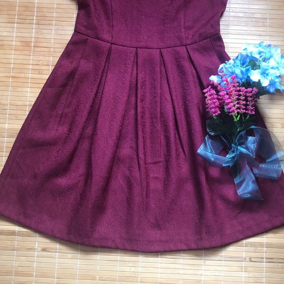 Burgundy brocade fit and flare dress - Picture 3 of 11